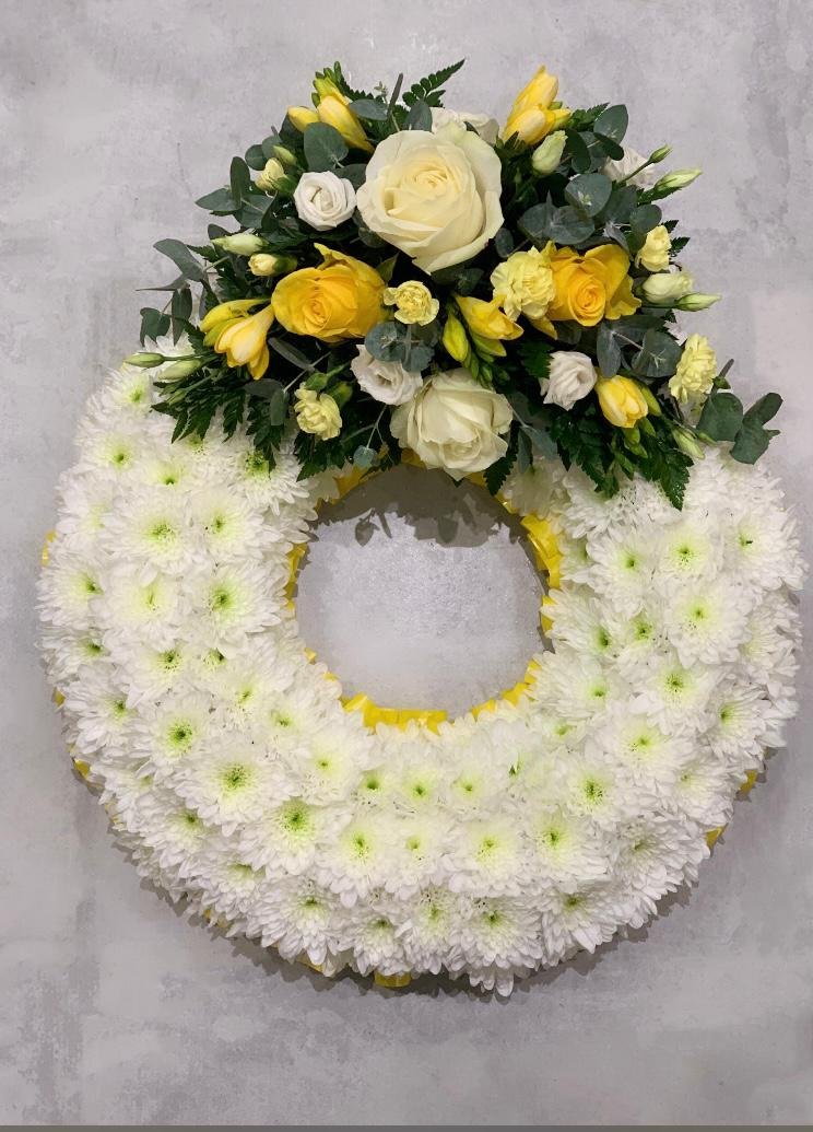 Based Yellow Wreath